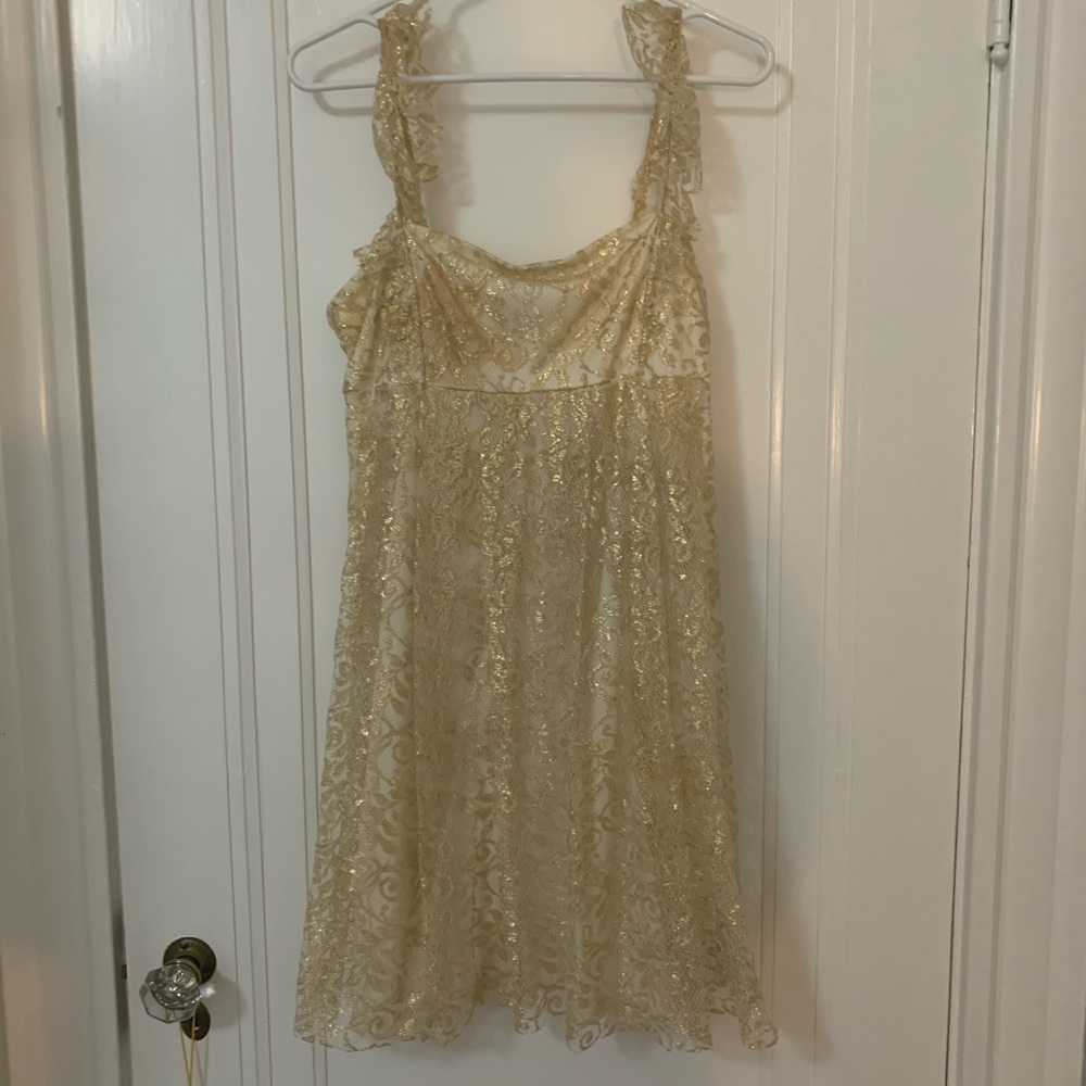 Holiday gold dress🎄